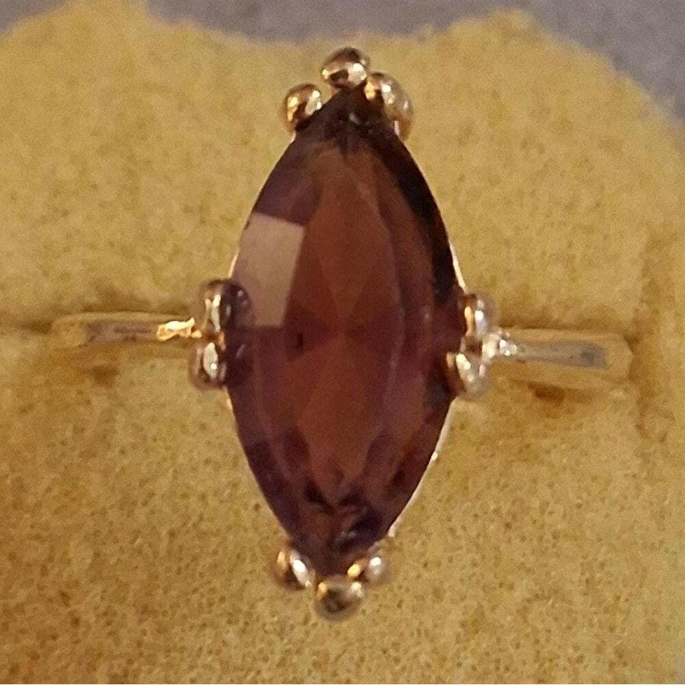 18K GE marquise-cut purple prong-set glass stone cocktail ring. Size 6.5